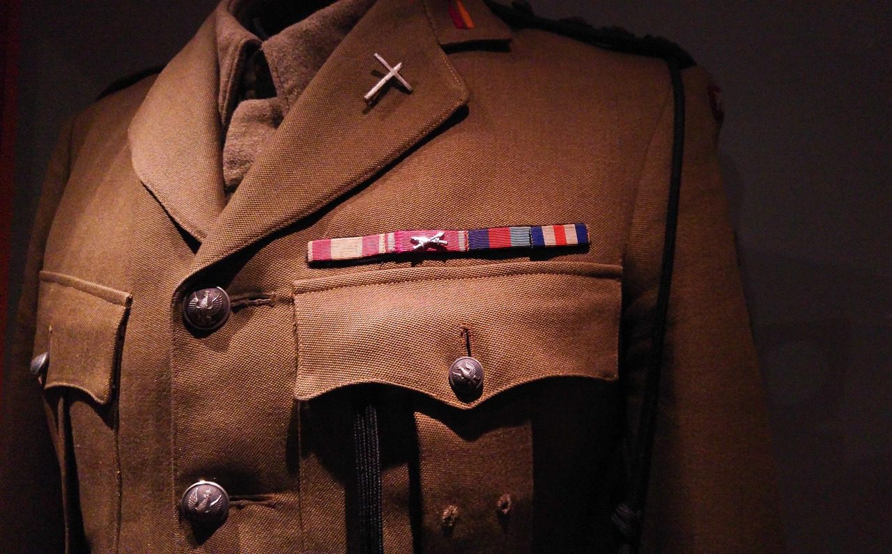 Condecorações e medalhas militares - patentes da PM progressão carreira policial militar